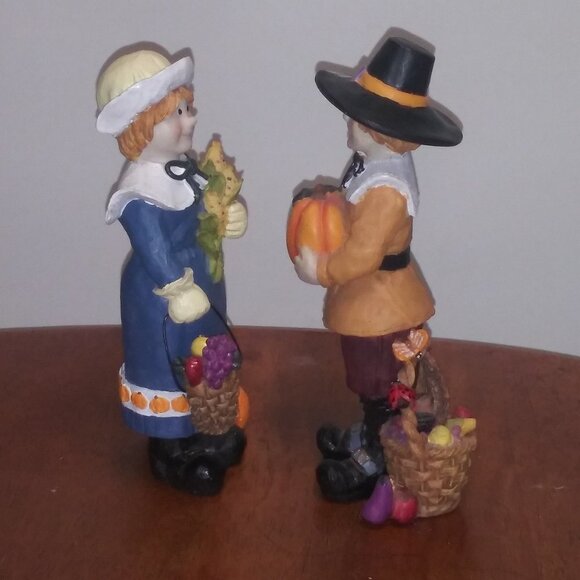 CUTE Pilgrim Couple Holding Pumpkin Corn Fruit baskets - Picture 4 of 8